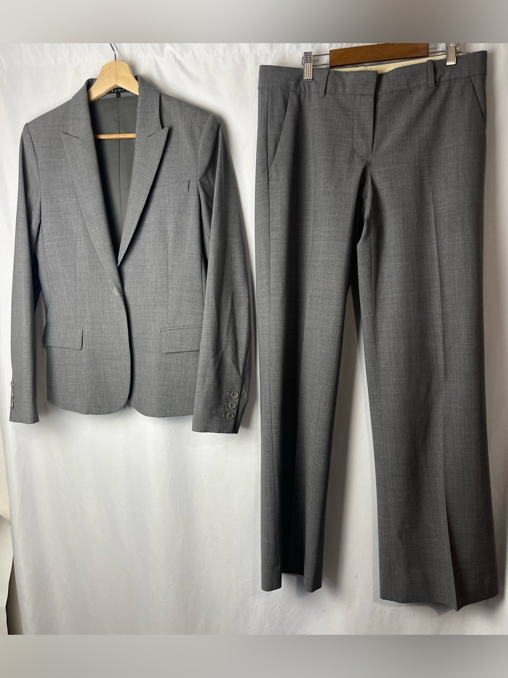 Theory Gray 2-Piece Suit Blazer & Dress Pants blazer 10 pants 8